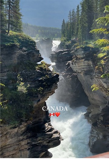 Explore the Stunning Beauty of Canada: Top Destinations