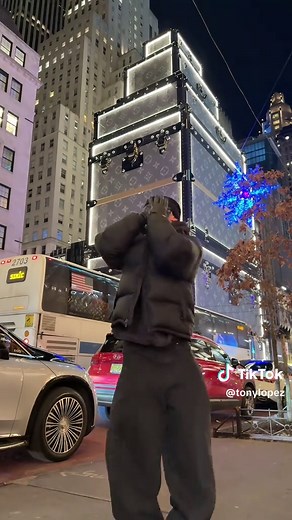 Tony Lopez (@tonylopez)’s video of lopez vs lopez