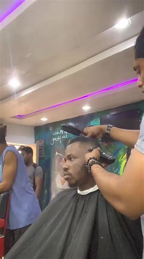 Celebrity skybe barber (@celebrity.skybebarber)’s videos with original sound - Celebrity skybe barber