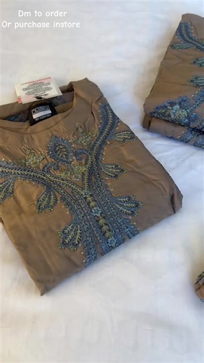 Maria b inspired A stunning hit design on a soft linen material with beautiful embroidery detailing throughout the kameez embellished with sequins … on a amazing offer ladies .. hurry and get your sizes …. Haji boutique 21 whalley range Blackburn bb1 6dx #hajiboutiqueblackburn #blackburn #eid2026 #mariab#floralprints