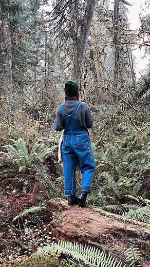 Outliving trends since 1908. This Earth Day, we’re celebrating clothes that last. Being “vintage?” That’s a badge of honor. 😉 Featuring: @kingdomofbrooklyn @thedesertmoon.co @secondhand_lyons @thriftypapaya @a_little_vintage @rebelsrogues @monicanorley @jonesyvintagegoods @shop_lowland @patchouli_wizard @rebekahlynnkalis #KEYApparel #KEYoveralls #earthday #vintageoveralls #thriftedfinds | KEY Apparel