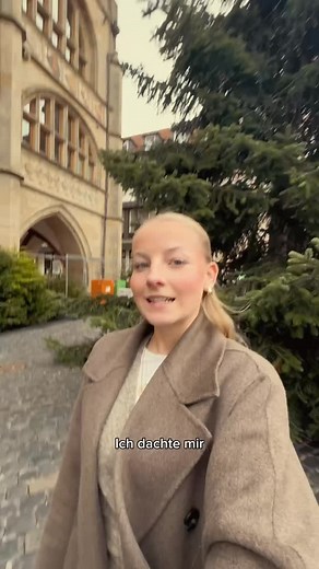 Was kennt ihr noch in Hildesheim, dass durch die rote Farbe auffällt? ❤️🧣🌹🎒🚩🎈 #hildesheim #public #colorwalk | Stadtmagazin PUBLIC