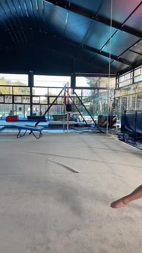 22K views · 540 reactions | no handed is the hardest #gymnasticschallenge #gymnastics #cartwheel | BlondiCheer | Facebook