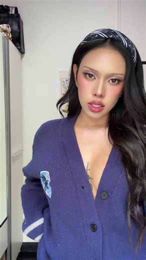 วิดีโอของ Alie.blackcobra (@alie.blackcobra) พร้อมเพลง RAVENCLAW - ALIE BLACKCOBRA