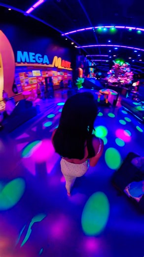 You Can Walk Into This INSANE Vegas Attraction for FREE! #shorts