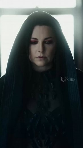 EVANESCENCE ARGENTINA OFICIAL on Instagram: "LA COLABORACIÓN DEL AÑO! ❤️‍🔥 Acaba de salir “END OF YOU” de Poppy junto a Amy Lee y Courtney!! 😍 Les gusto? Que opinan? 😱 #amylee #poppy #courtney #evanescence #numetal #metal"