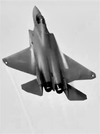 J-35, a twin-engine, 5th-generation stealth multirole aircraft designed for both land-based and carrier operations, featuring similar stealthy looks and capabilities, though it differs with its twin engines compared to the F-35's single engine. #fypage #fypシ゚viral #viral #р_е_к_о_м_е_н_д_а_ц_и_и #рекомендации