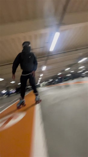 tips on da shuffle? 📸:@ハクジ #londonskaters#skatescene