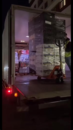 Forklift Driver Fails: Hilarious Warehouse Moments