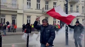 Polish farmers clash with police outside parliament