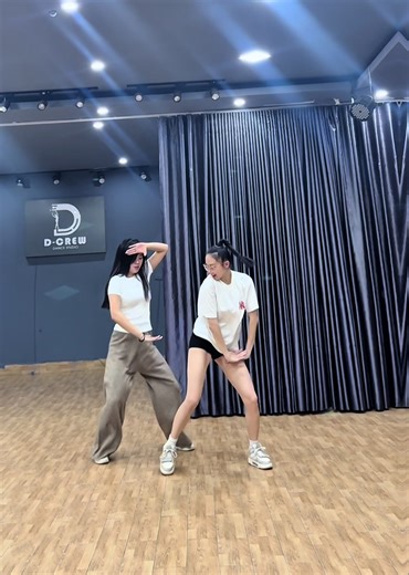 Lục tìm những kí ức… DC @Leehoan 🌈 #nhaytiktok #tiktokdance #mitsubishibietnhay #trending