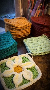 Satisfying crochet DIY stacking granny squares tutorial