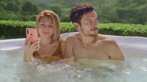 Travelocity TV Spot, 'Hot Tub'