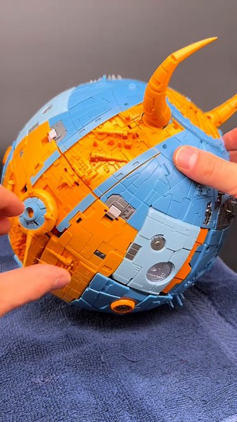 Unicron vs Primus: Studio Cell Comparison