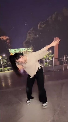 Who Finger Dance Cover Fengbao's Artistic Interpretation of Cheng Shulin's Song