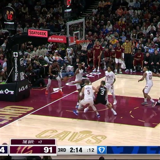 MOBLEY SAYS NO 🖐️🖐️ | Back-to-Back Blocks Lock Down the 4Q Lead #nba #basketball #hoops #sports