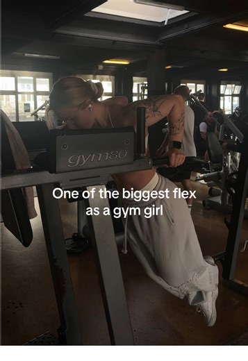 Pull Ups vs Dips: Best Exercises for Gym Girls