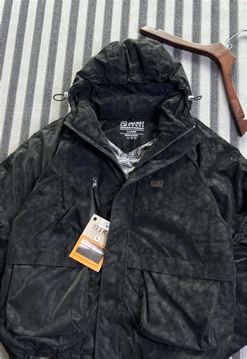 C014 Goose Down Jacket – Perfect for Cold Weather