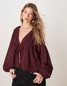 ASOS DESIGN – Strukturierte Bluse mit Schnürdetail und tiefem Ausschnitt | ASOS