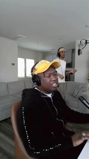 JStacks (A Get That Baby Out The Street!) on Instagram: "A NEW ARTIST FOUND ME ON TIKTOK AND BOOKED THEIR SESSION IMMEDIATELY 😈"