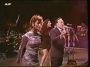 526K views · 13K reactions | Roberto Torres, también conocido como El Caminante, es un músico, compositor, cantante y productor cubano que ha desarrollado su carrera en los Estados Unidos. Disfrutemos de este gran éxito del autor Venezolano Simón Díaz. | Baúl del Tiempo | Facebook