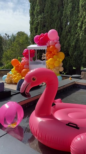 Summer Pool Party 🦩 #summer #summervibes #summerparty #summerparty🍾🥂🍸❤️ #summerpartyideas #poolparty #poolpartyvibes #summerdecor #summertheme #rainbowballoons #pinkballoongarland #gradientbackground #candycart #desertcart #poolideas #flamingo #balloonartist #dirtythirthy #thirtiethbirthday #fyp #ptp #parati