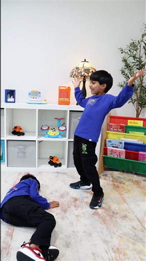 Learn Bouncing Bouncing Balls Song With Jay & Neil's! (SUPER FUN)