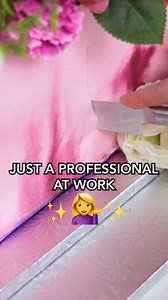 Digging right into it 🪚 What's the best way to cut a cake? | The Icing Artist