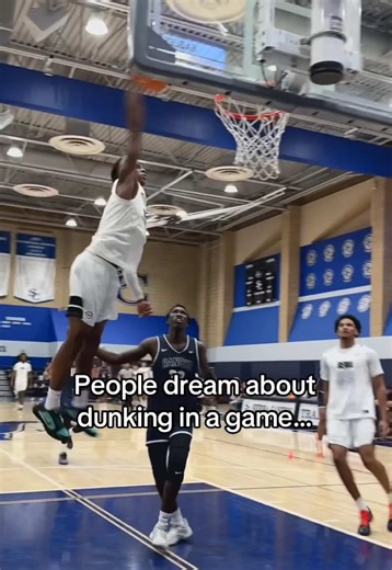 Bro had an in-game dunk contest 🤣 @BMcCoy #brandonmccoyjr #sierracanyon #highschoolbasketball #basketball #dunk