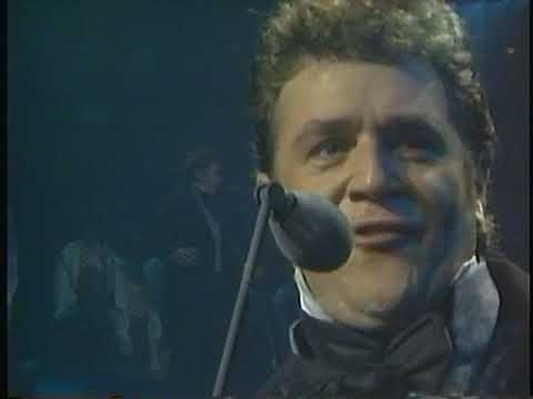Michael Ball as Marius sings Empty Chairs at Empty Tables, 1995