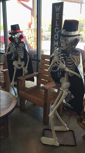 Sax playing skeleton animatronics play so beautiful, don't you agree?