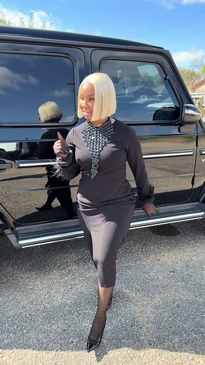 President Deborah Williams Arrives for Floptropica Peace Treaty