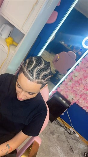 Boss Braidss | Crisp parts. Clean curves. No shortcuts. 😮‍🔥 This that sharp, pressure-applied braid work — neat, tight, and built different from every... | Instagram