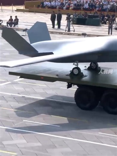 New strike-and-recon #drones unveiled! 🚁 The unmanned combat formation rolled out for review. #China #ChinaParade #Vday #UAVs | Shanghai Daily 上海日报