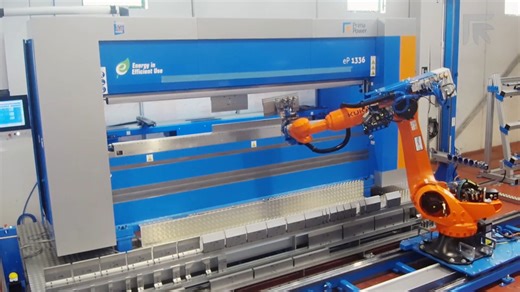 🤖🔧 𝗔𝘂𝘁𝗼𝗺𝗮𝘁𝗶𝘇𝗮́𝗹𝘁 𝘀𝘇𝗲𝗿𝘀𝘇𝗮́𝗺𝗼𝘇𝗮́𝘀 Prima Power eP1336 élhajlító, 7 tengelyes robottal integrálva egy komplett cellában. Gyors. Pontos. Ismételhető. #PrimaPower #automation #robotics #pressbrake #bending #industry40 #sheetmetal #automatizáció | Prima Power Magyarország
