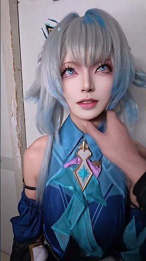 Cosplay Street Challenge: The Girl's Blushing Moment Captures Hearts