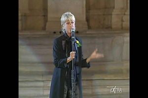 Omaggio dedicato a Lucio Battisti da parte di Loretta Goggi con la canzone: I giardini di marzo ( Mi scuso per il video non perfettamente nitido, meglio ascoltare la canzone) | 𝑳𝑶𝑹𝑬𝑻𝑻𝑨 𝑮𝑶𝑮𝑮𝑰 𝑺𝑼𝑷𝑬𝑹𝑺𝑻𝑬𝑳𝑳𝑨