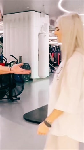 eva_elfie_page op TikTok