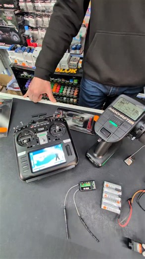 ¿Te has comprado una Radiomaster y no sabes por dónde empezar? ⚠️ En el canal ya tienes el tutorial completo donde explicamos: 🔹 Ajustes básicos 🔹 Enlazar receptor con módulo multiprotocolo 🔹 Ajustar servos correctamente 🔹 Asignar canales 🔹 Configurar módulos externos 🔹 Activar y usar el cronómetro Si quieres dejar tu emisora bien configurada desde el minuto uno… ve a YouTube y mira el vídeo completo 🔥 Más contenido RC en 🌍 http://www.hobbyplay.net #radiomaster #edgetx #radiocontrol #mod