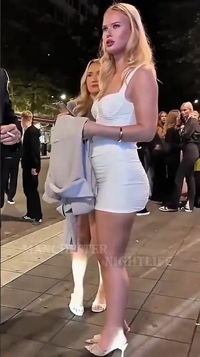 She Was the Highlight of Manchester Nights💃🔥 #ManchesterNightlife #CityWalk #UKNightlife #StreetLife