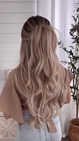 Easy and Cute Half-Up Hairstyle Tutorial