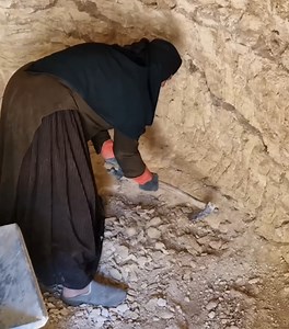 #1 Grandma's amazing carpentry making a window using boards and plastic | Ednaldo Burda