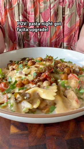 The fusion pasta I make every week! Fajita chickpeas + Creamy pasta! #shorts #fajita #easyveganmeals