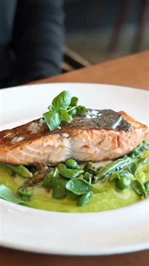 Supporting local tastes better, feels better, and does better. French inspired, locally sourced, chef owned. When was the last time you visited Absinthe Cafe in Hintonburg?