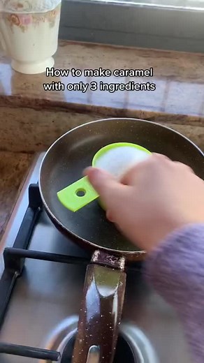 I use this as cake fillings. Make sure youre using real butter and not marg or youll get too much liquid. I did:1 cup sugar, 85 grams butter, and just under 1/2 a cup of cream/milk (and a pinch of salt). i put it in a different pan later because i needed it to cool faster #lifehack #diy #easy #simple #homemade #homebaker #smallbusiness #baker #bakerylife #caramel #bubbles