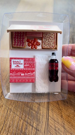 🍕Do you ever get pizza delivered? Some of the largest chains in the US include: Domino's, Pizza Hut, Little Caesars, and Papa John's. Do you have a favorite? If you’re outside the US, is there something that’s popular where you’re at? 🍕These miniature foods are all from Zuru Toys Foodie Mini Brands. #MiniFoodie #minibrands #minifoods #miniatureworld | Grandma Gets Real