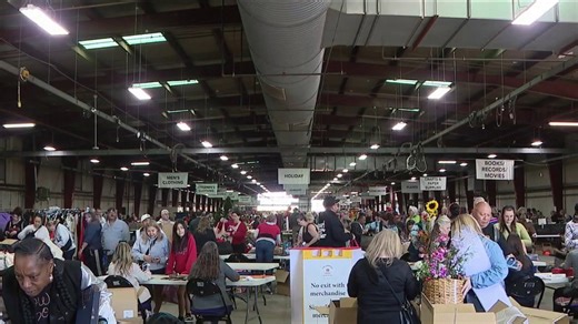 Arizona's largest inside garage sale brings thousands to Phoenix