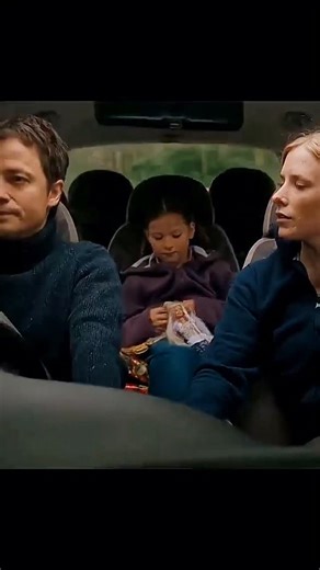 All Clips 4 You on Instagram: "The Descent (2005) is widely regarded as a modern horror masterpiece, celebrating its 20th anniversary in 2025. Below are some of the most interesting facts about its production and legacy. Production Secrets The Cast Never Saw the Creatures: To elicit genuine fear, director Neil Marshall kept the "Crawlers" hidden from the actresses until the cameras were rolling for their first encounter. The resulting screams and panicked reactions seen on screen are real. Illus