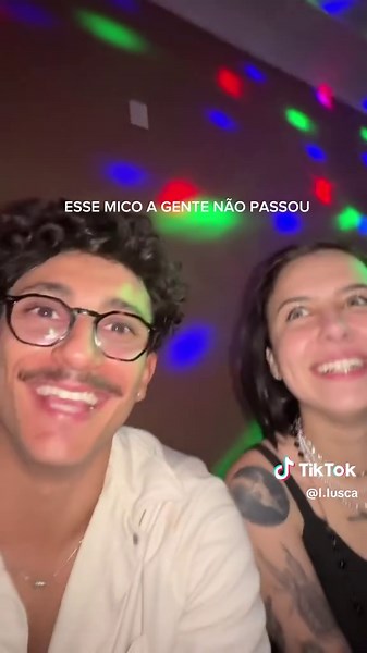 Noite de Karaokê Com Amigos e Saudades