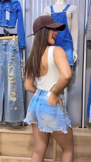 Videos de Sohanna jeans (@sohannajeans) con “CHANEL X SHINY - Jeremiah Custodio”